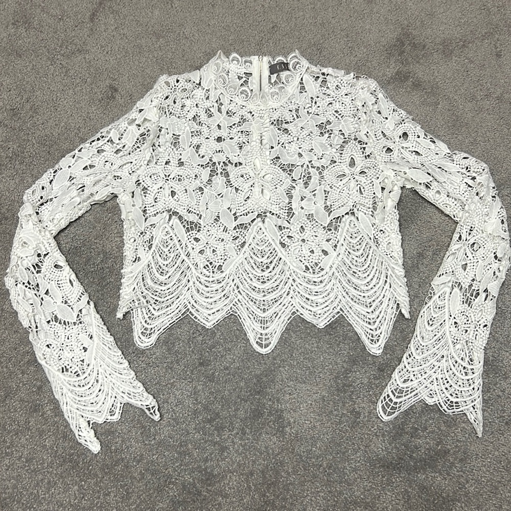 E.SSUE Crochet Top
